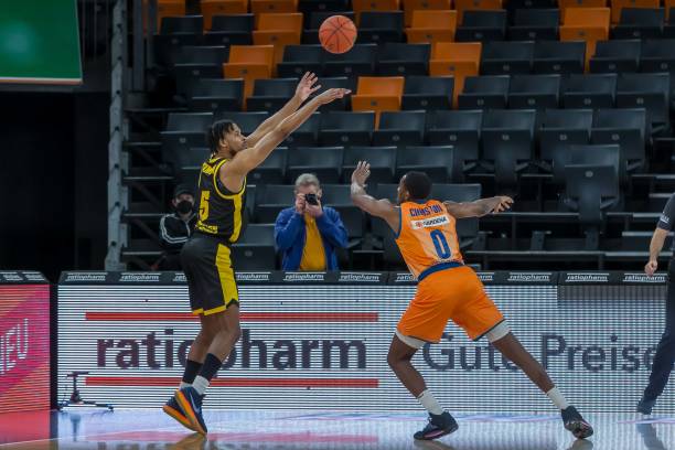 更是他们对 更是他们对